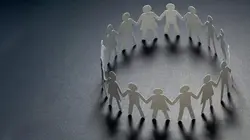 Sur RMC Story à 22h20 : La Famille : enquête sur une communauté secrète