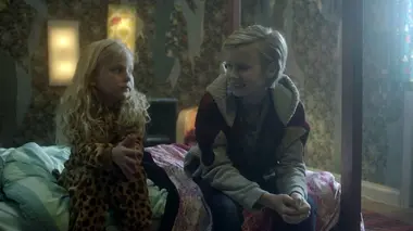 La famille Storm S01E11 La malette