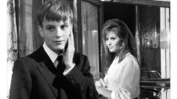 La fille à la valise