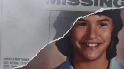 La fille sur la brique de lait