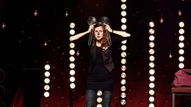 La grande scène Comédie+ Nicole Ferroni : L'oeuf, la poule, ou Nicole ?