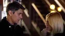 La main au collet, la série