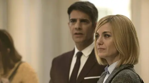 La main au collet, la série S01E02 Flashbacks