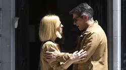 La main au collet, la série