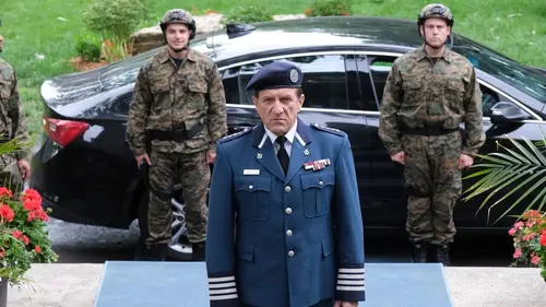 La Maison-Bleue S01E06 Le calme avant la tempête