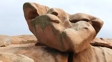 Granit, face à l'océan