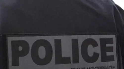 Épisodes de La police... sur le fil