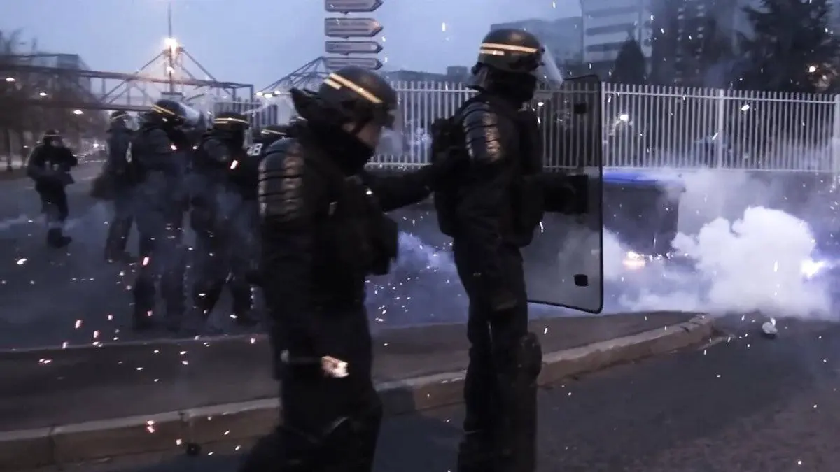 La police... sur le fil
