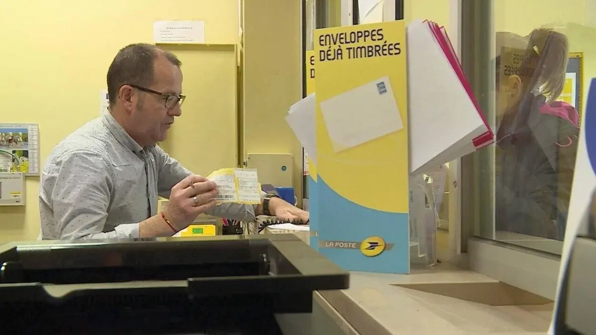 La Poste, survivre à tout prix