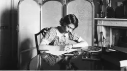 La reine et la guerre