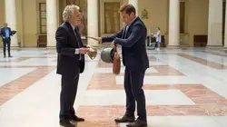 La stagiaire S07E01 Etre et avoir été