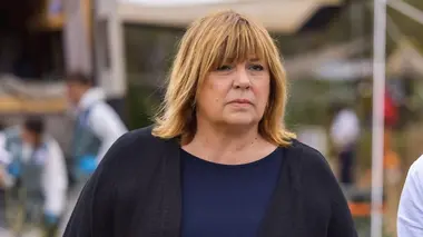 La stagiaire S07E03 Toujours plus haut