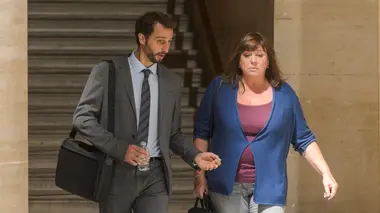 La stagiaire S08E03 Clair-obscur