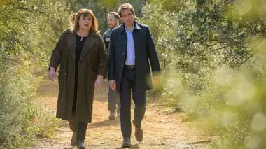 La stagiaire S09E01 Le sauveur
