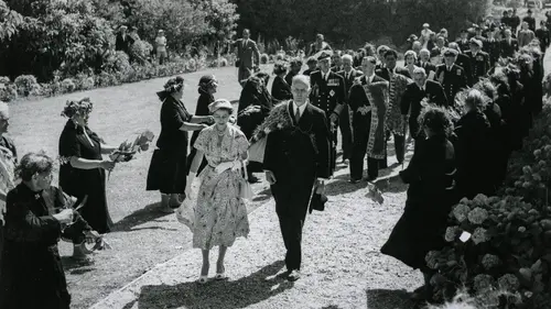 La tournée royale des Windsor E01