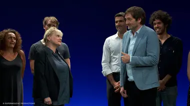 La troupe à Palmade s'amuse avec Isabelle Nanty