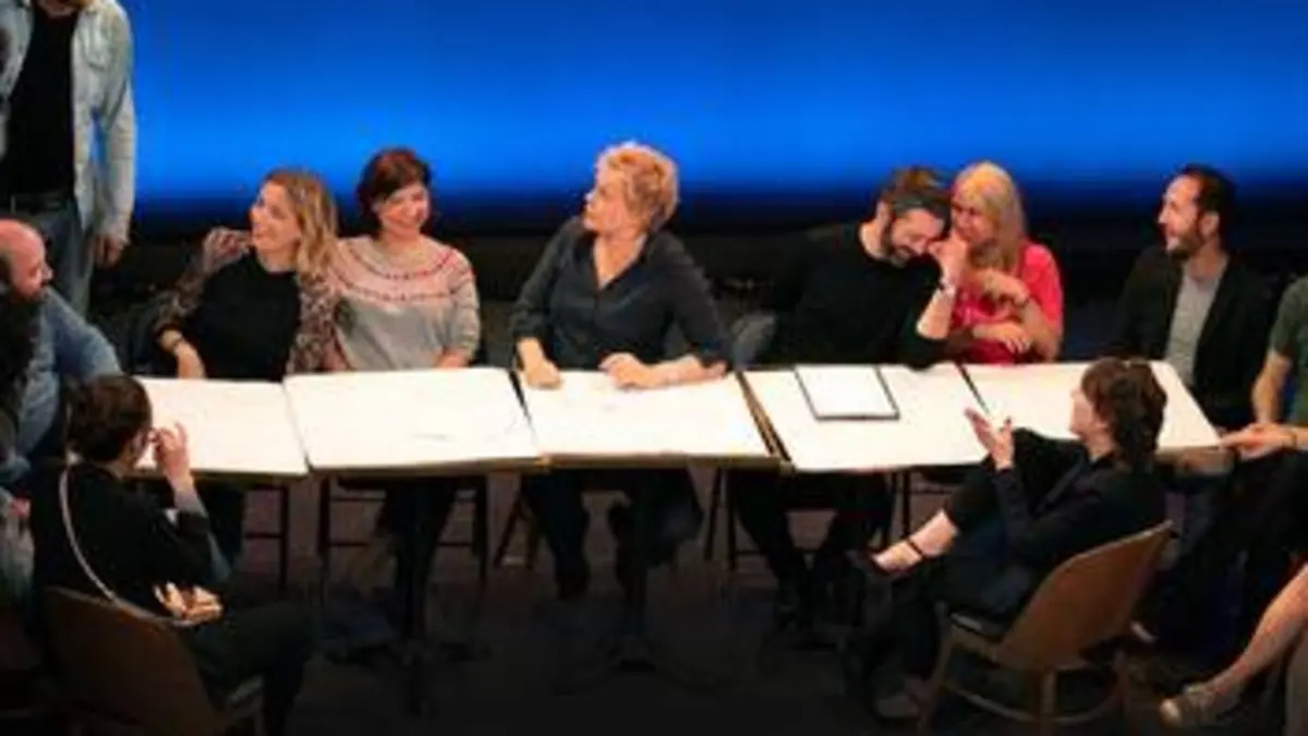 La troupe à Palmade s'amuse avec Muriel Robin