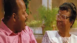 La vie de famille S01E01 Devine qui vient diner