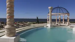 Lagoon Master Un château au bord de la mer