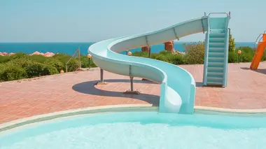Lagoon Master S03E11 Sur un arbre perché