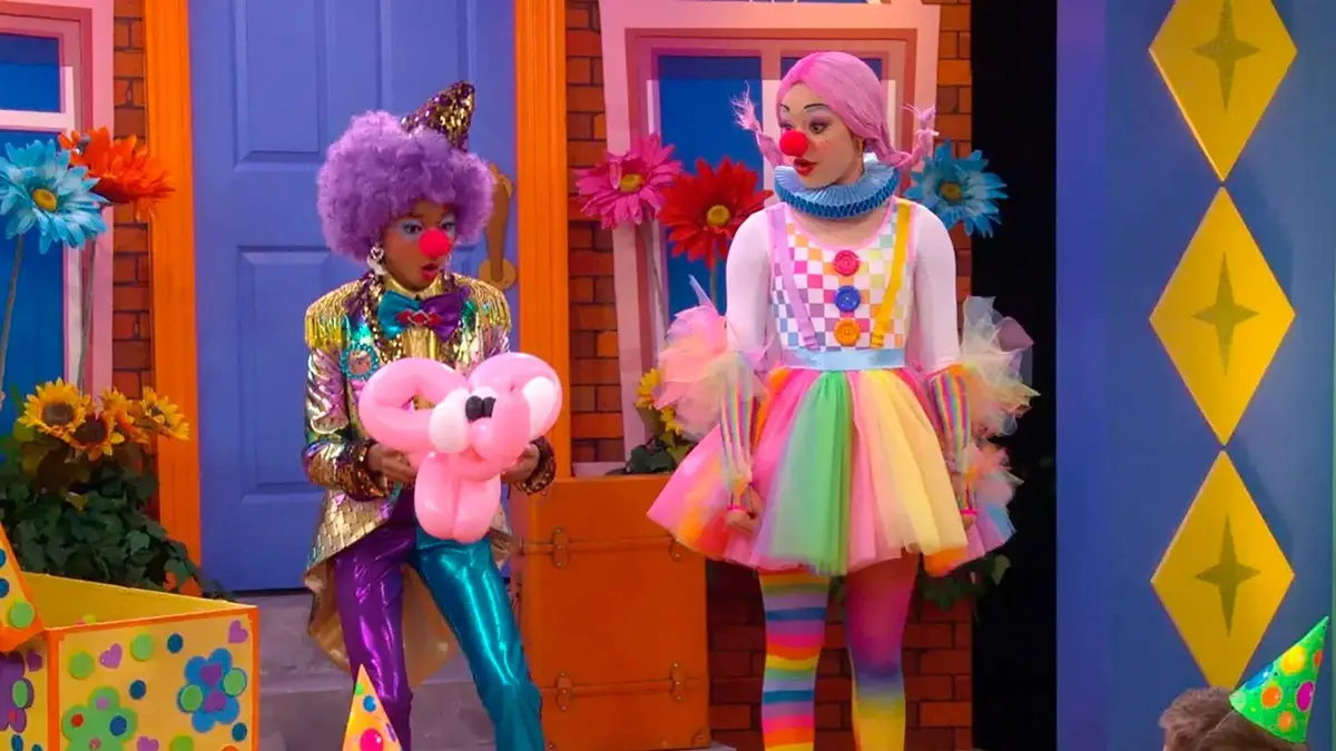 Lay Lay dans la place S01E09 Chez Mozzarella Heads