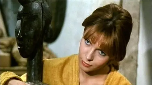 Le bateau sur l'herbe