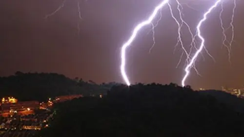 Le ciel nous est tombé sur la tête S02E01 En eaux troubles