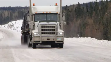 Un homme sur la route