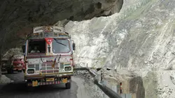 Le convoi de l'extrême : la route de l'Himalaya Glissement de terrain