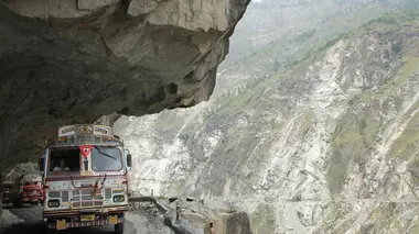 Le convoi de l'extrême : la route de l'Himalaya Glissement de terrain