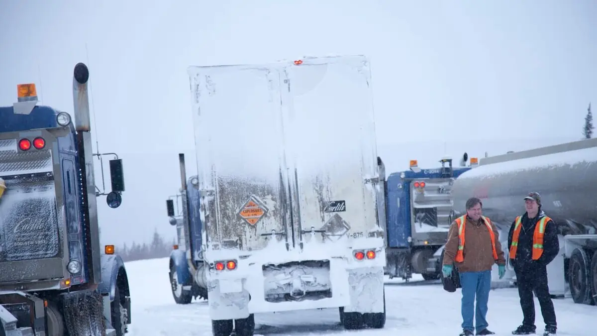 Le convoi de l'extrême : la tempête du siècle La dure loi de la route