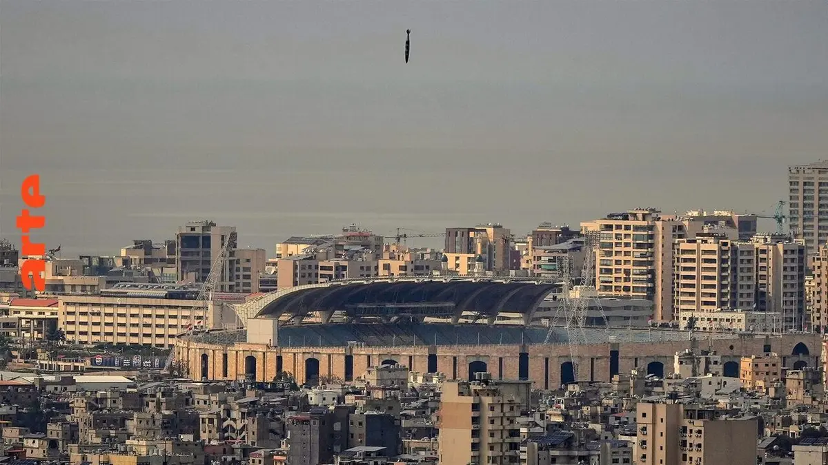 Le dessous des images Le missile avant l'impact