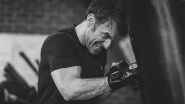 Le président boxe pour l'objectif