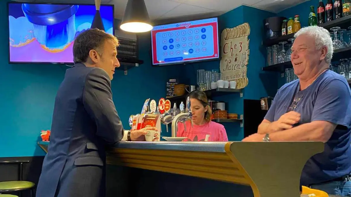 Le dessous des images Le président et la communication au comptoir
