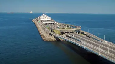 L'île au pied de la montagne