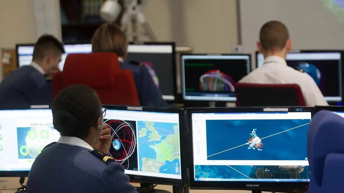 Le journal de la Défense Espace, le nouveau champ de bataille ?