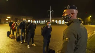 A bonne école, premiers pas sous l'uniforme