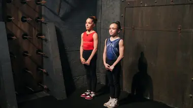 Rouge : Chloé et Taina