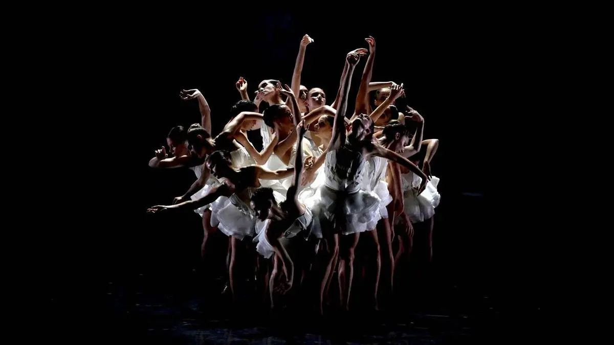Le Lac des cygnes (Angelin Preljocaj)