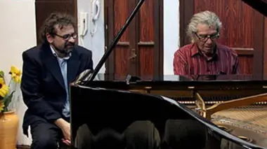 Le maestro Pour que vive la musique des camps