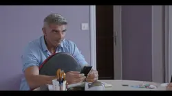 Le maire contre la multinationale