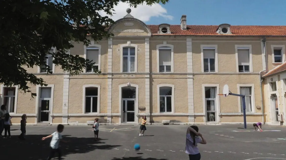 Visuel de Le maire, l'école et les Ukrainiens