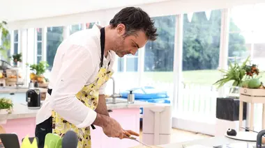 Le meilleur pâtissier célébrités S06E05 Queen Be : le bzz bzz