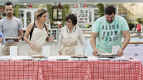 Le meilleur pâtissier - Spéciale célébrités : à vos fourneaux ! Les gâteaux d'enfance replay