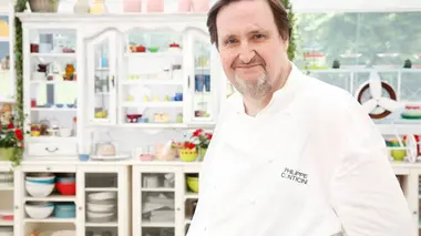 Le meilleur pâtissier - Spéciale célébrités : à vos fourneaux ! Emission 3: La finale