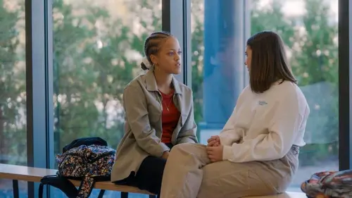 Le pacte S01E18 Fais comme si t'étais un humain normal