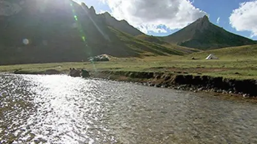 Le peuple du Mékong E04 Dragons, temples et fleurs célestes