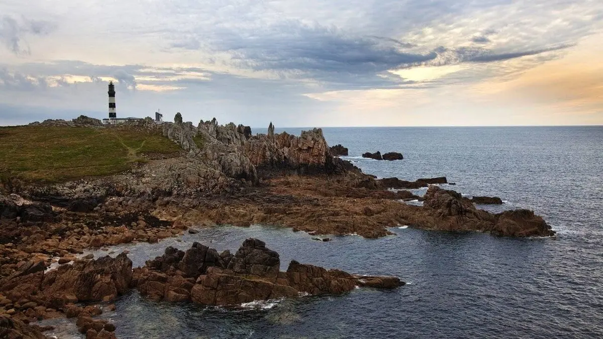 Le phare breton et les abeilles