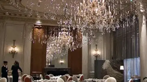 Le Plaza Athénée, tout un monde