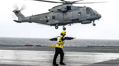 Le plus grand porte-avions d'Europe E02 Premières manœuvres